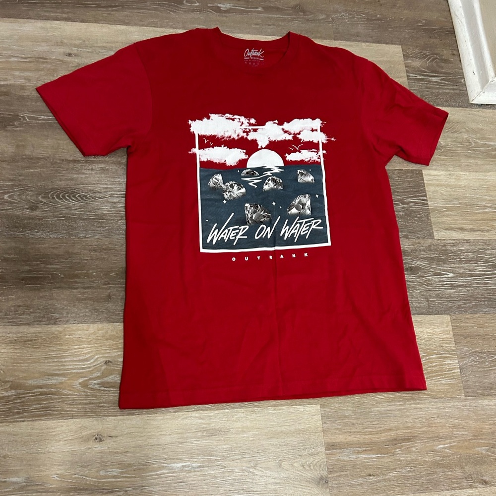Graphic tee